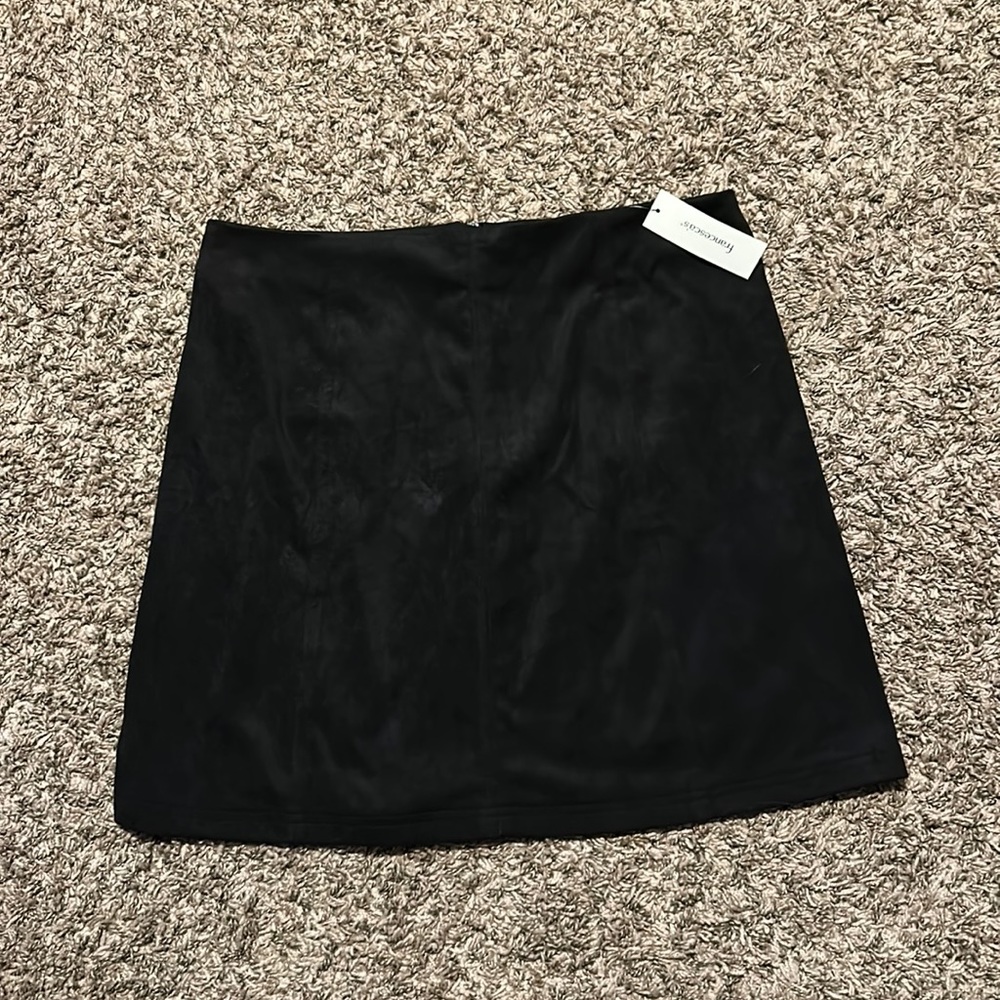 NWTS‼️Faux suede mini skirt‼️